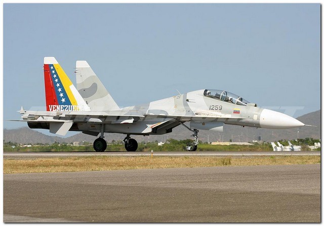 Venezolano detenido en Miami admitió haber volado en aviones de la Fuerza Aérea, dice AP