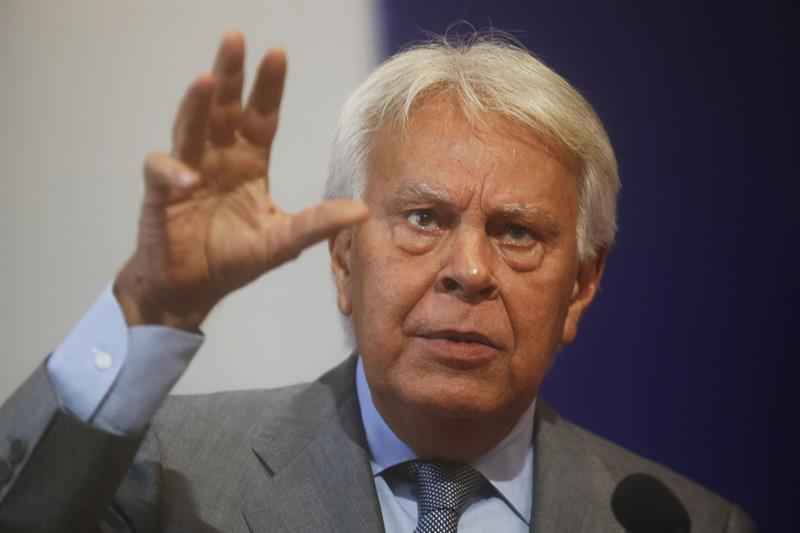 Felipe González dice que le "agobia" la división de la oposición venezolana