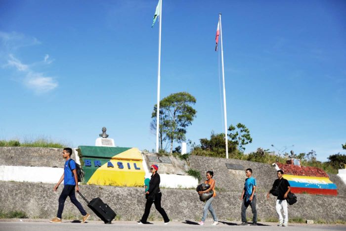 Venezolanos cruzan la frontera con Brasil en busca de tratamiento oncológico