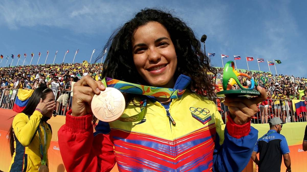Medallista olímpica Stefany Hernández denuncia homofobia y agresión en local de Caracas