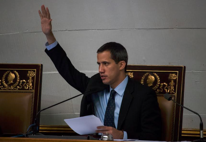 La política da paso a nuevas formas