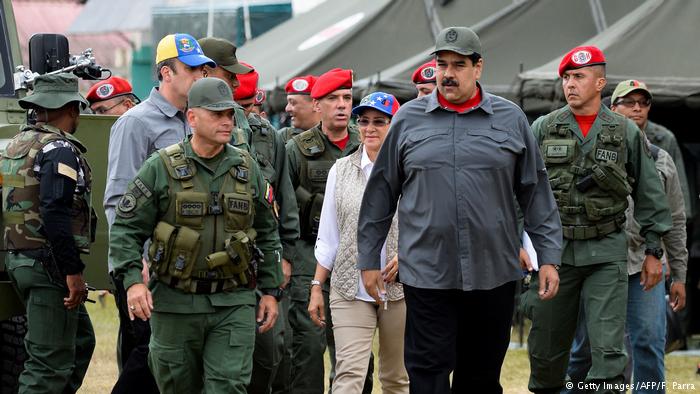 Maudro y militares