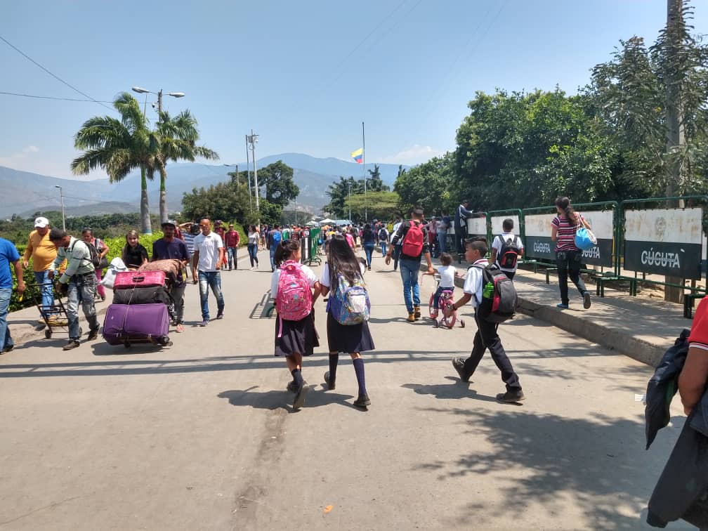 Frontera -niños venezolanos-Colombia