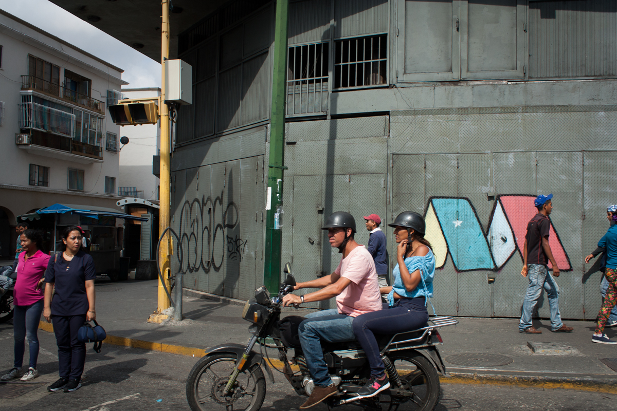 Libertador y Miranda sufren constantes apagones