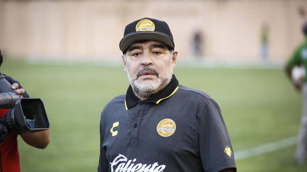 Murió Diego Maradona de un paro cardíaco, asegura prensa de Argentina