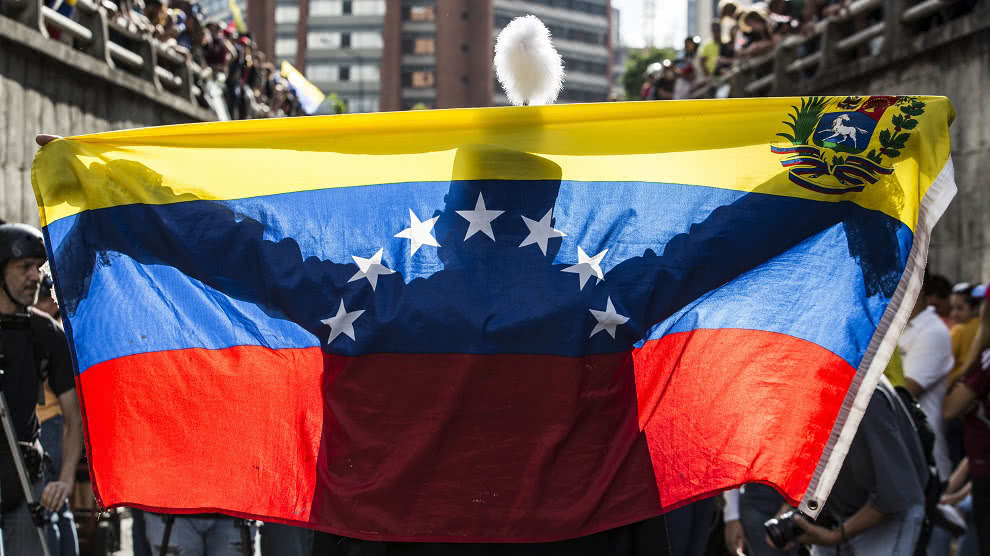 El venezolano se escuda en su dignidad
