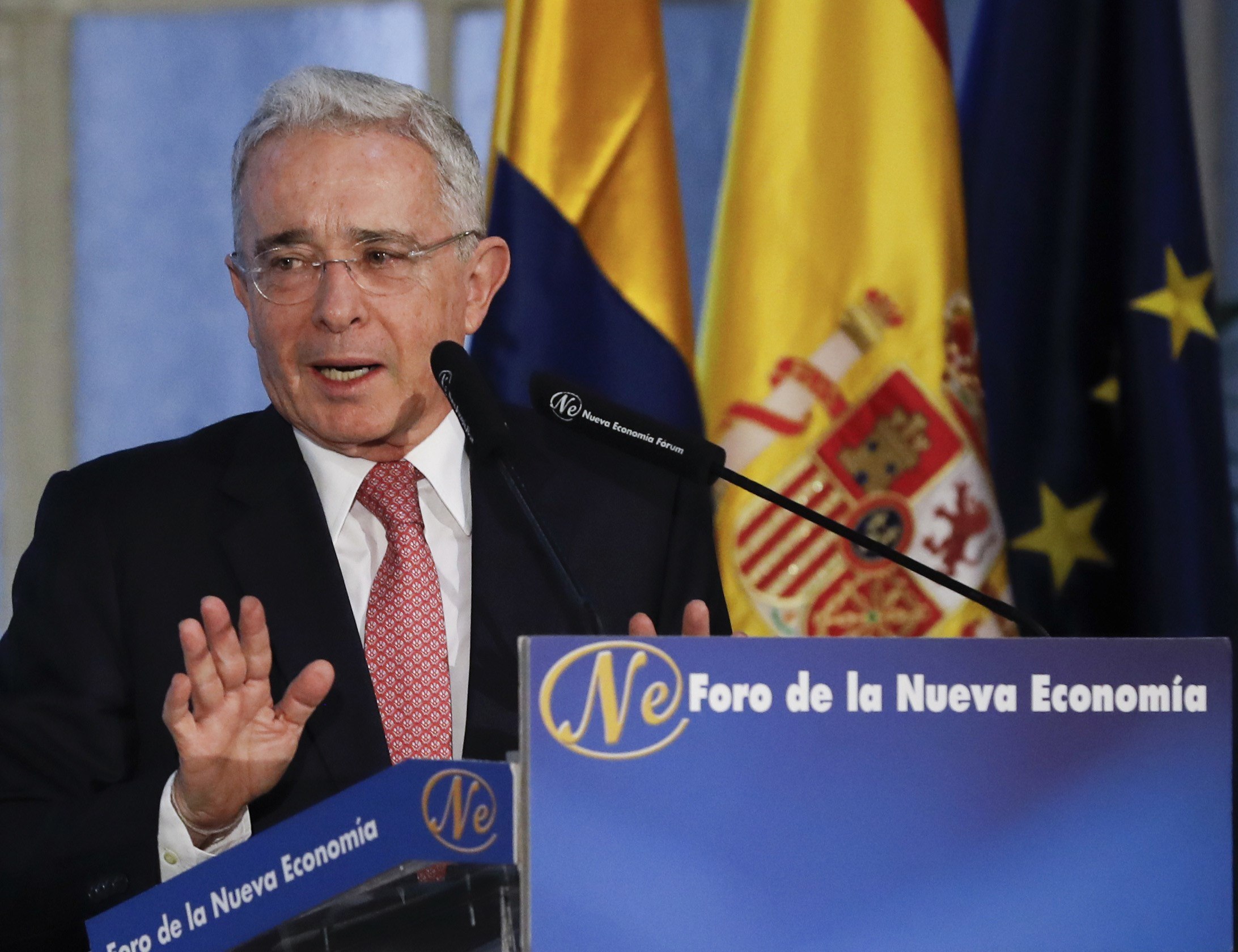 Uribe dice que acuerdos militares China-Venezuela son amenaza para Colombia