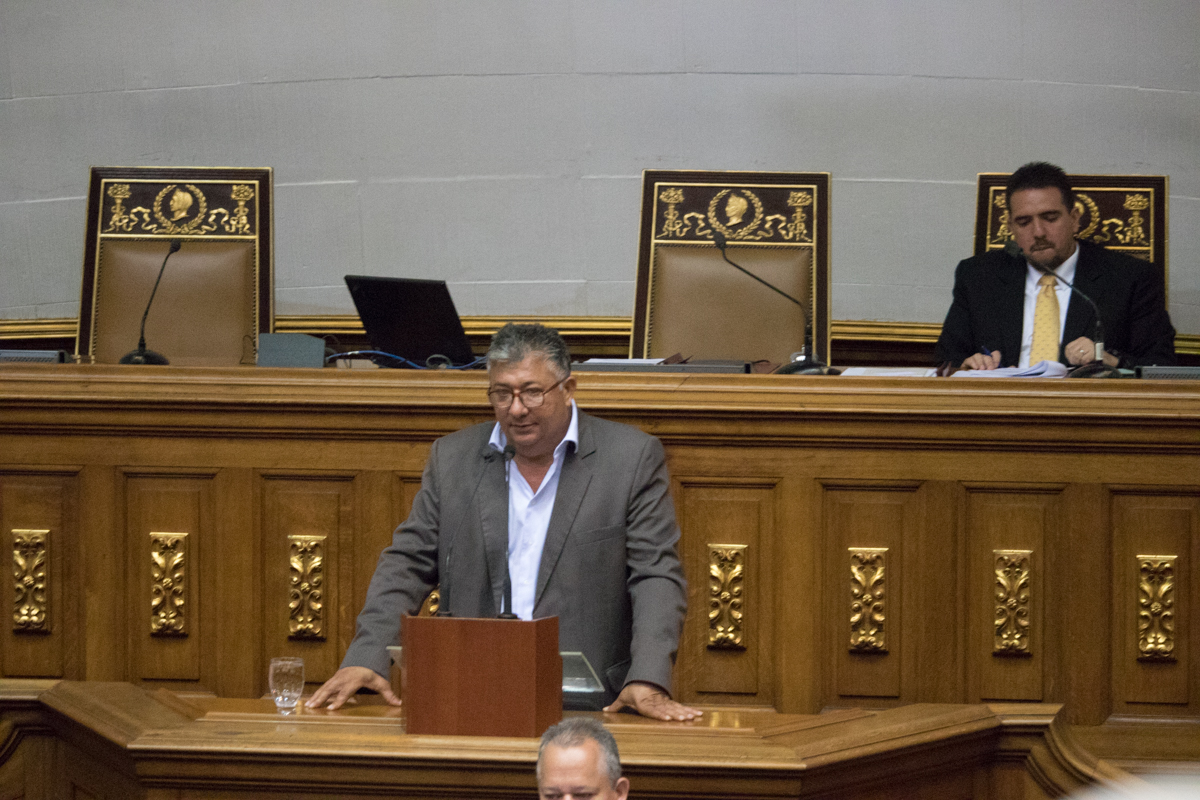 Monómeros demanda a opositor José Luis Pirela