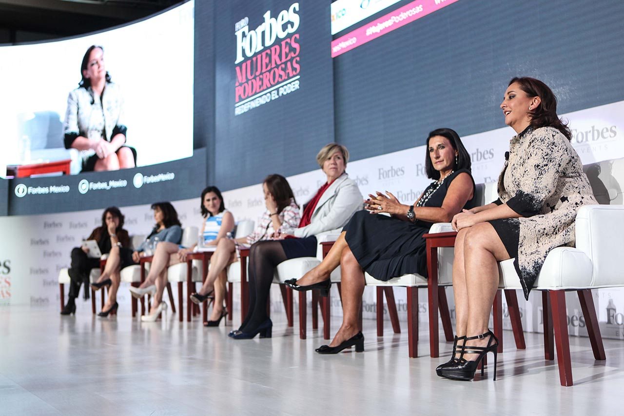 paneles de mujeres