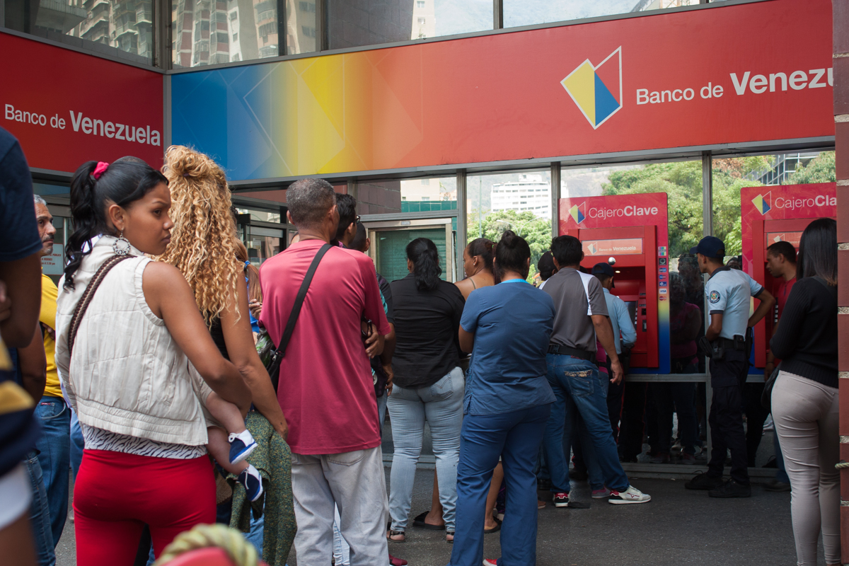menos empleados bancarios