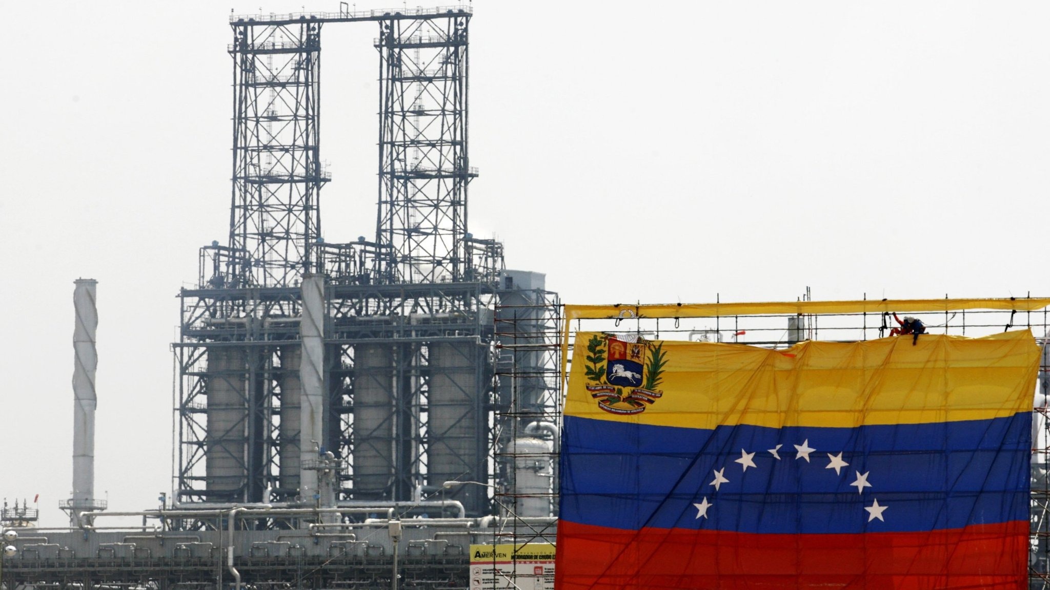 El petróleo venezolano alcanza mínimos históricos y cierra en 9,66 dólares