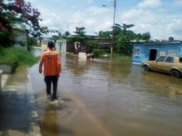 Viviendas anegadas y derrumbes dejan lluvias en las últimas 48 horas