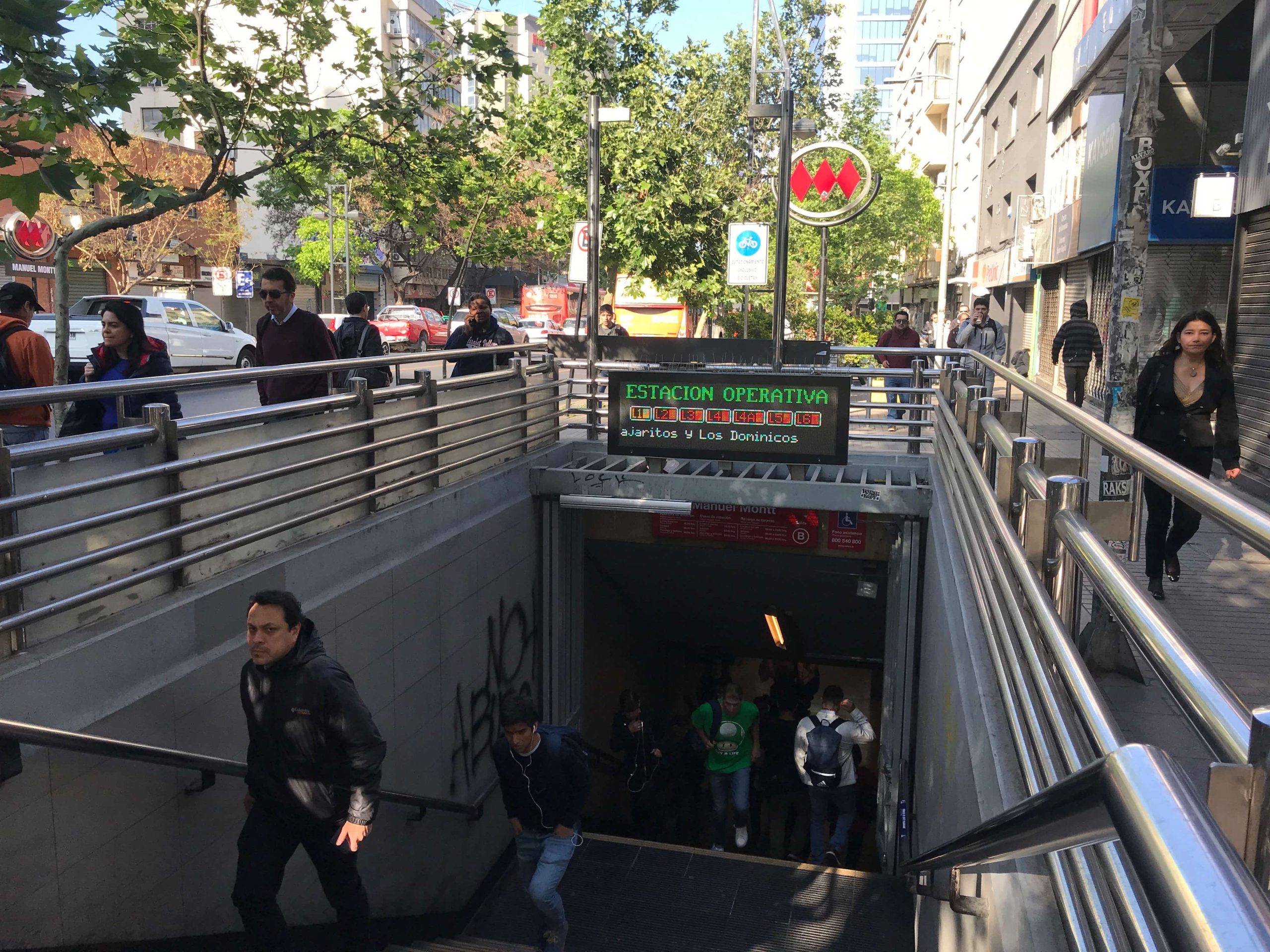 La capital de Chile amaneció en calma este lunes 21 de octubre