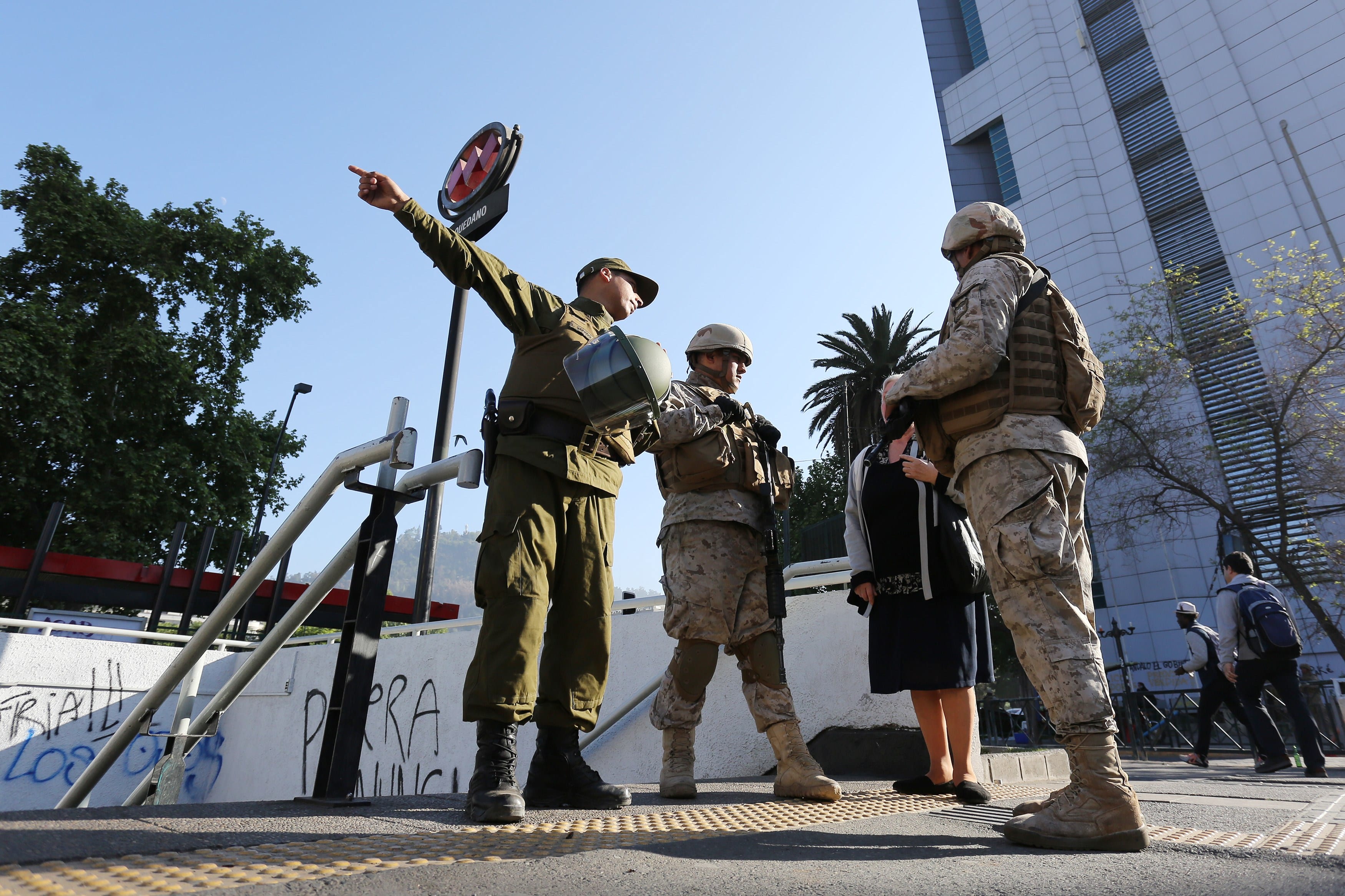 La capital de Chile trata de recuperar la normalidad este lunes 21 de octubre