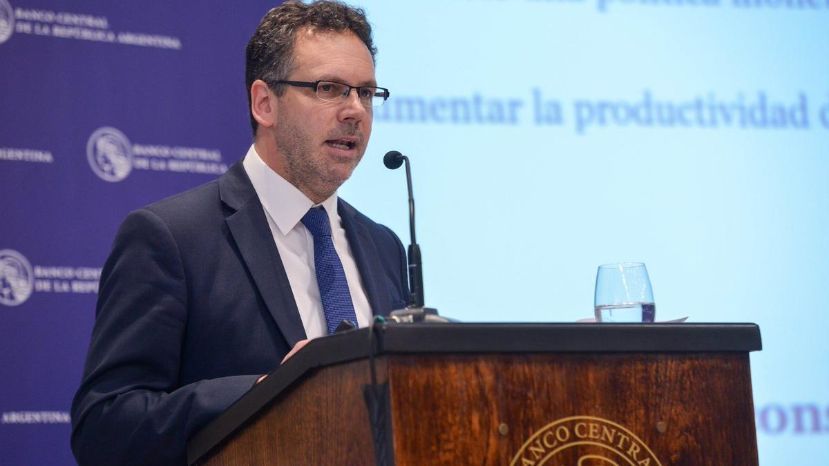 Cuidar las reservas internacionales es un objetivo del nuevo cepo en Argentina