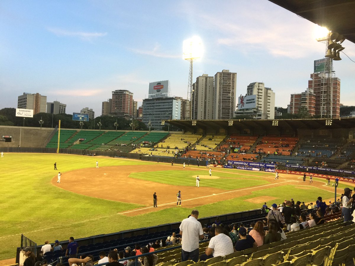 beisbol venezolano estadio universitario