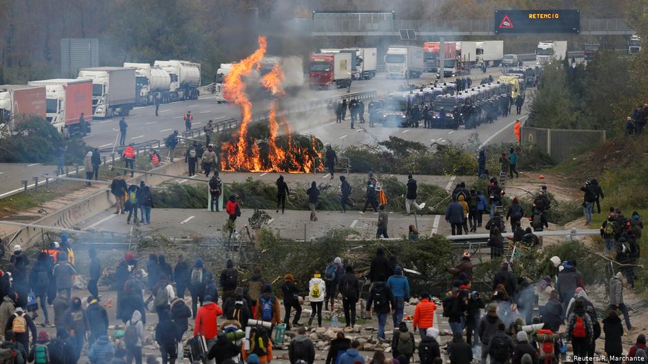 Los independentistas catalanes levantaron el bloqueo de la carretera española-francesa