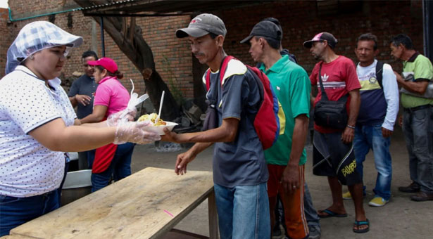 Más de dos millones de venezolanos sufren déficit nutricional
