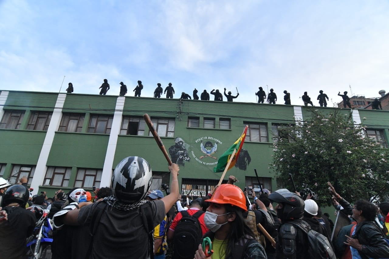 Al menos tres motines policiales se registraron este 8 de noviembre en Bolivia