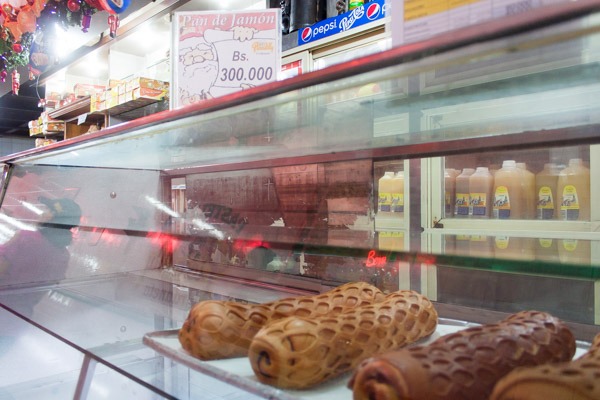 El precio mínimo del pan de jamón es de 300 mil bolívares