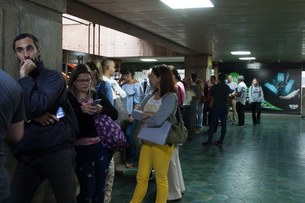 Cientos de venezolanos rechazaron la visa impuesta por República Dominicana