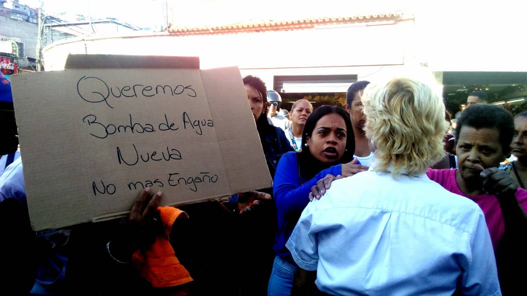 En La Palomera tienen dos meses sin agua