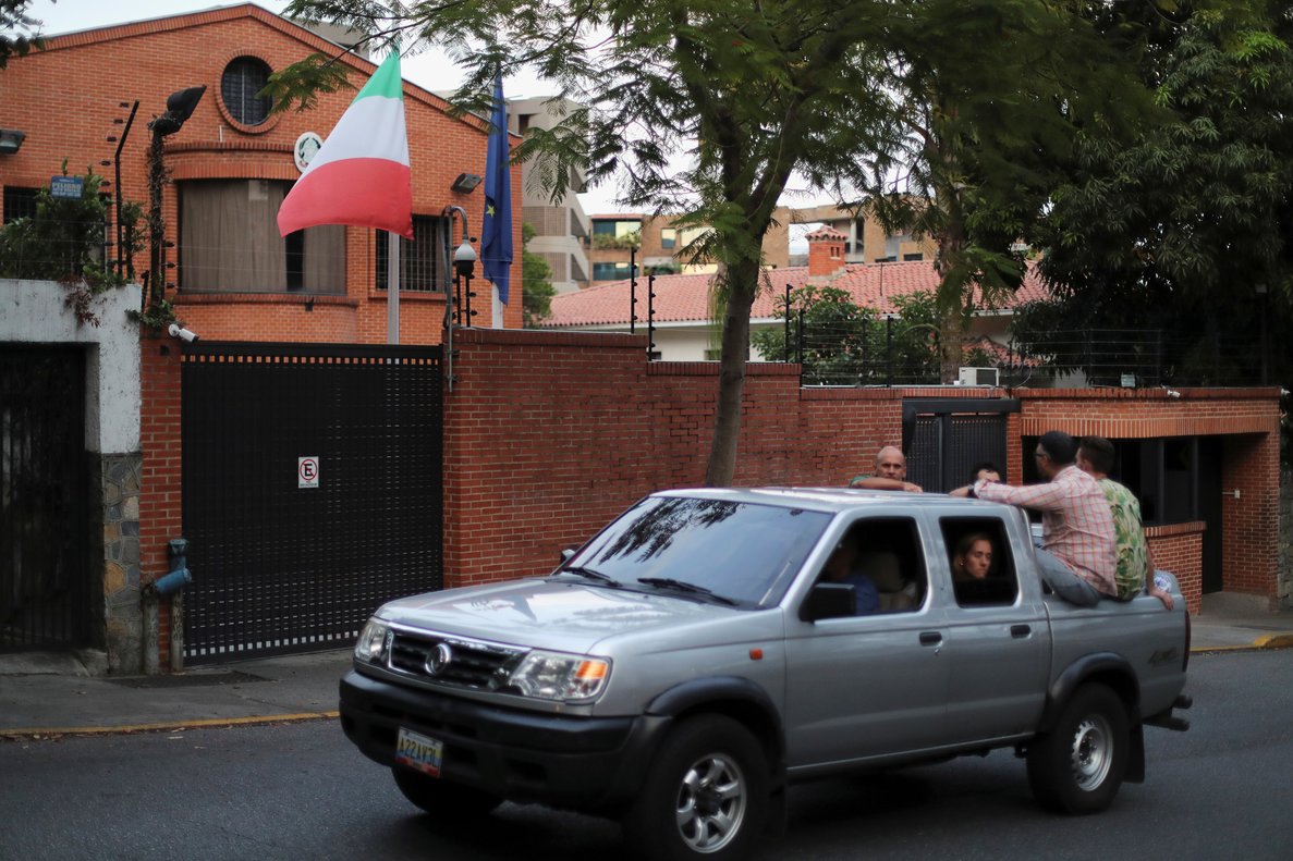 embajada de italia en caracas negociacion