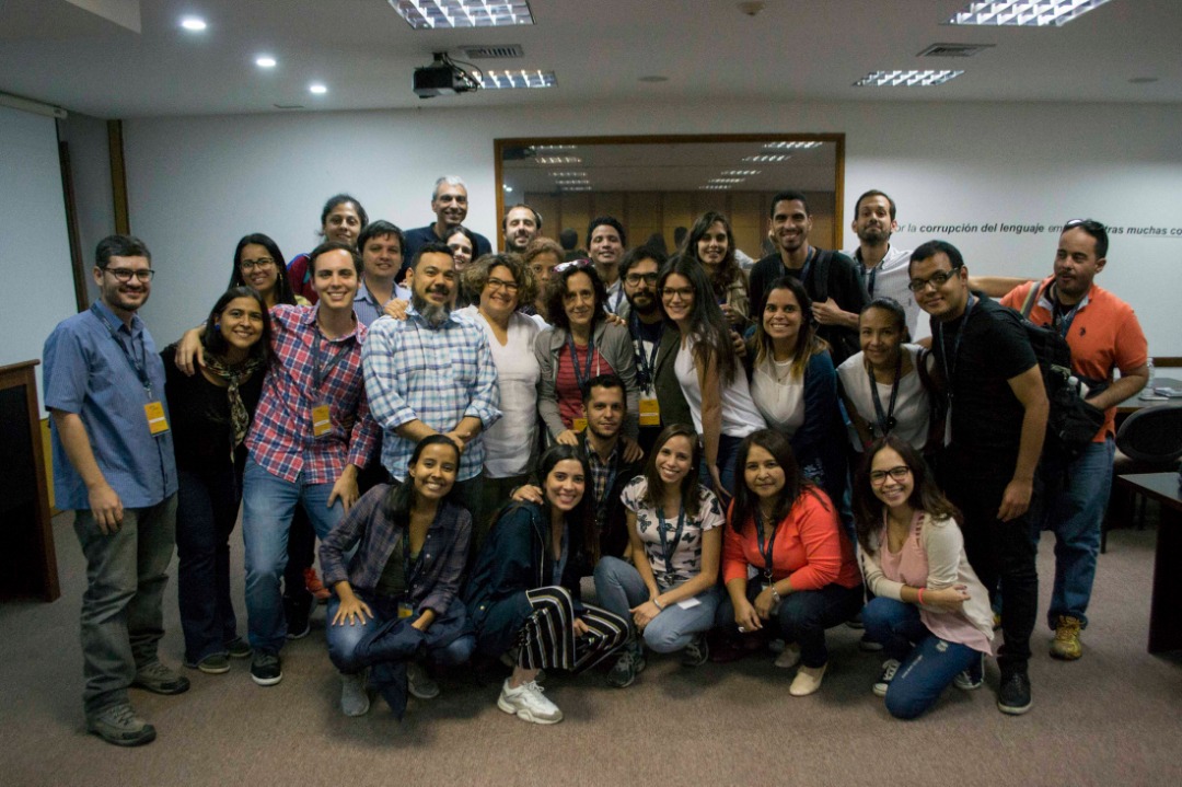Una herramienta para informar por mensajes de texto ganó el Hackathon de la Escuela Cocuyo