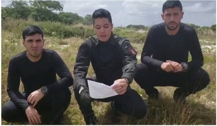 Se trata de tres militares que leyeron un comunicado