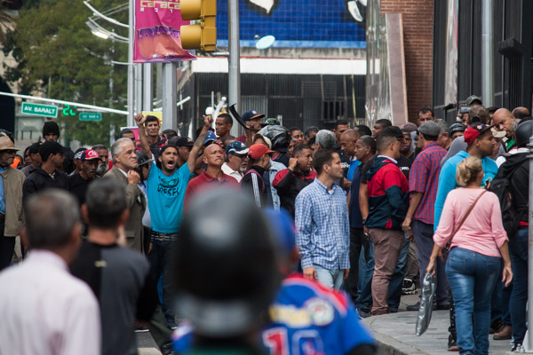 A golpes colectivos corrieron a periodistas de la AN este#7Ene