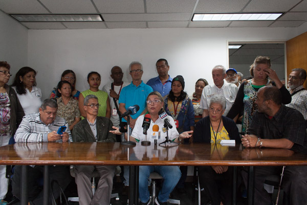 Trabajadores de la salud piden salarios dolarizados