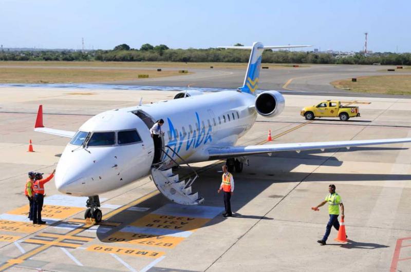 Aruba prohíbe por otros tres meses vuelos desde y hacia Venezuela