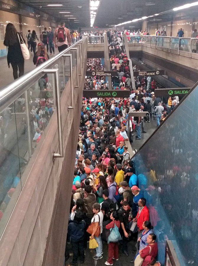 Un tren del Metro de Caracas fue desalojado en Los Dos Caminos