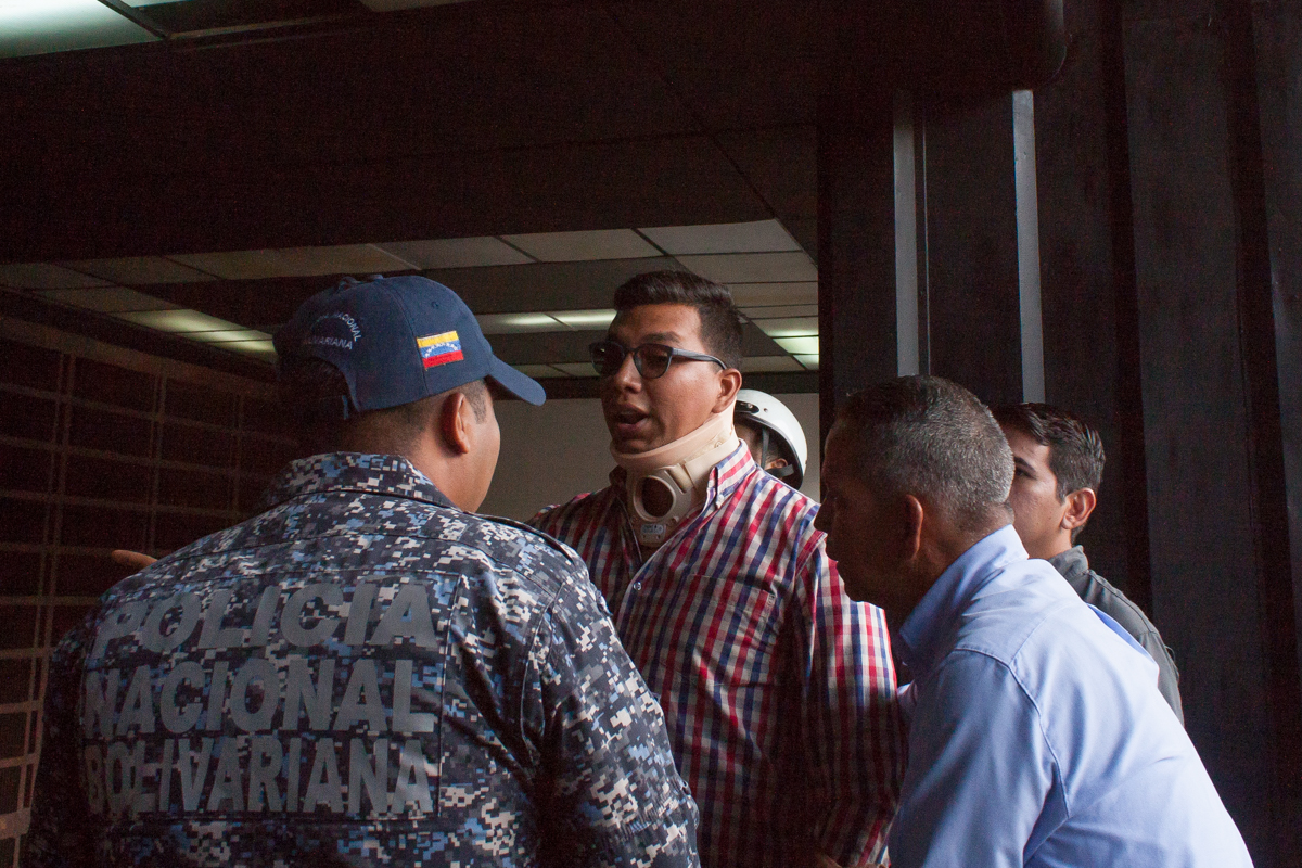 Policías, militares y colectivos agredieron a 39 periodistas entre enero y febrero, dice CNP