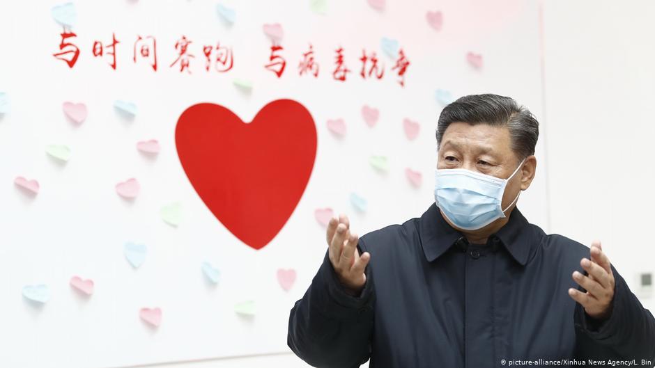 Xi Jinping aparece con mascarilla y llama “demonio” al coronavirus