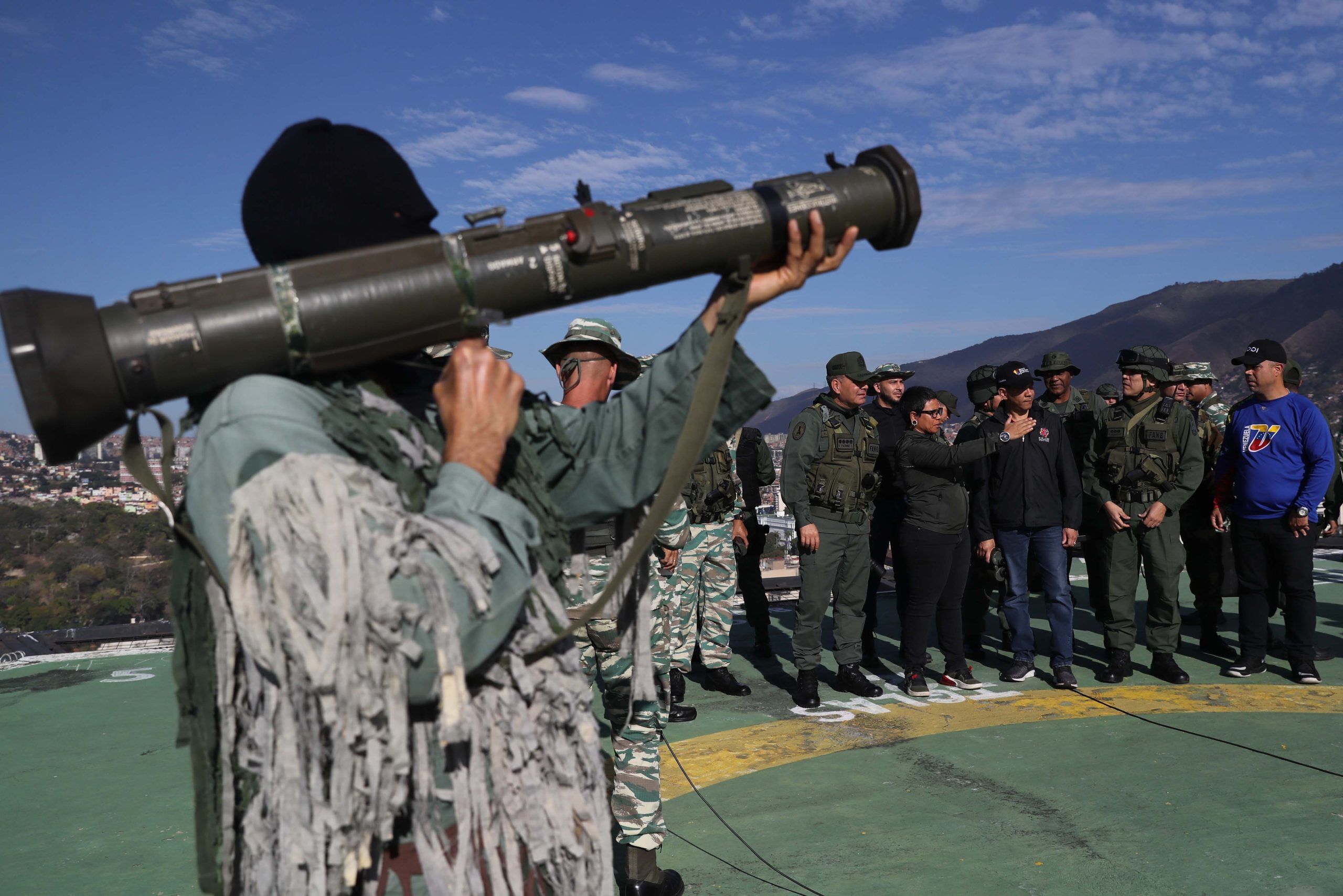 Maduro activa ejercicios militares en Venezuela por 72 horas