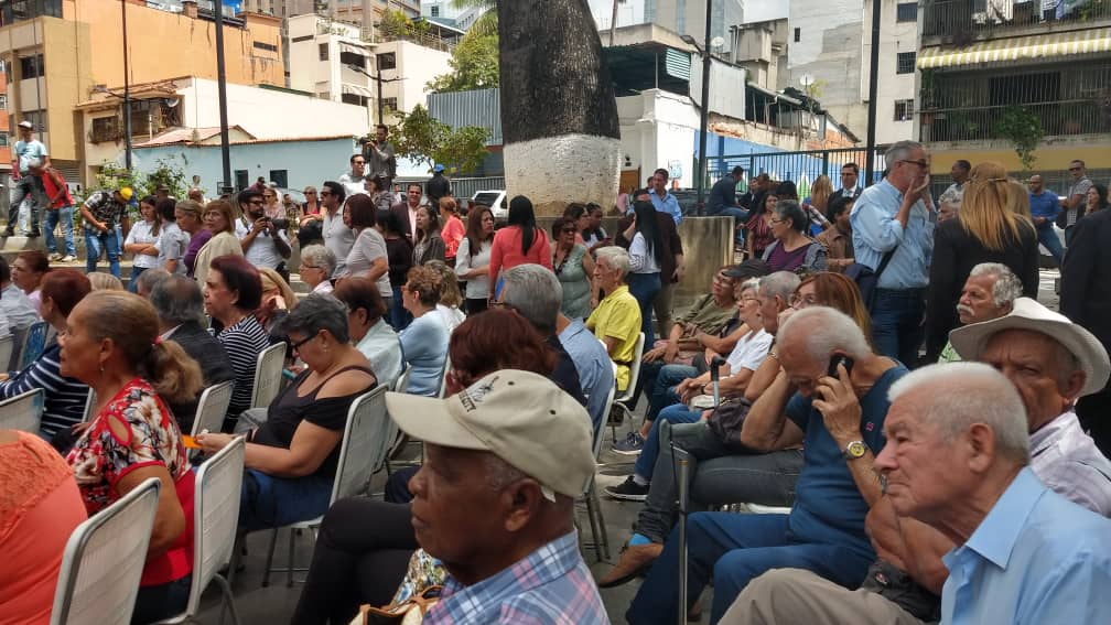 AN sesiona en Chacao y rechaza ataques a diputados y periodistas en Maiquetía