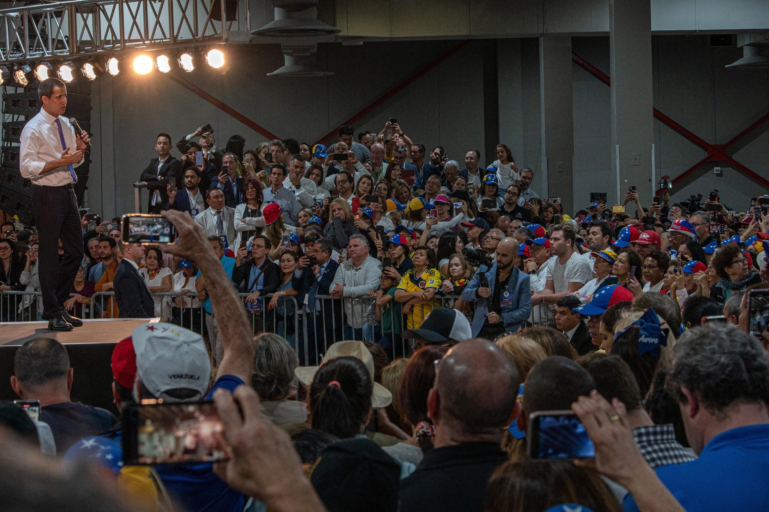 Juan Guaidó dijo que los venezolanos no pueden tercerizar salida al cambio