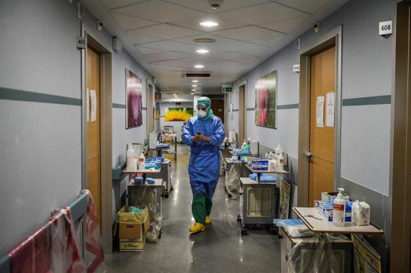 Trabajadores sanitarios de Italia demandan mayor protección
