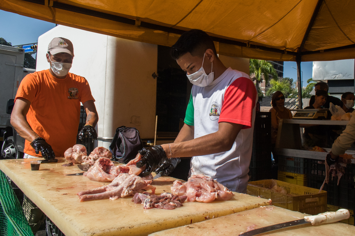 coronavirus caracas mercado de los palos grandes tapabocas