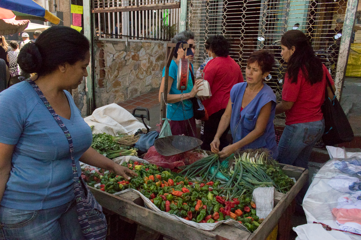 Más de un sueldo mínimo cuesta un kilo de ají #MercadoGuaicaipuro