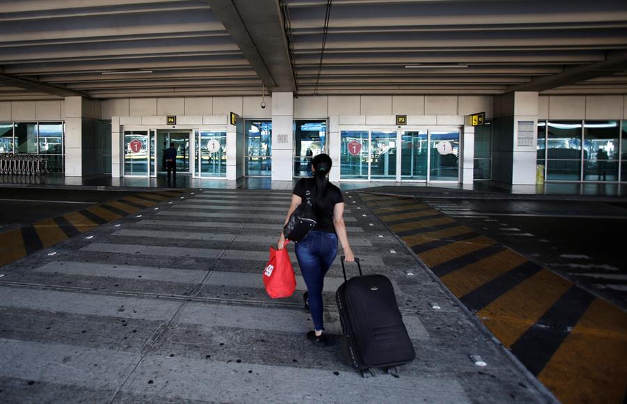 Uruguay cerrará centros comerciales y confirma 50 casos por coronavirus