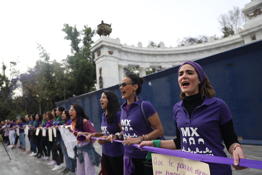 Mujeres se movilizan en el #8Mar, aunque el coronavirus frena la celebración
