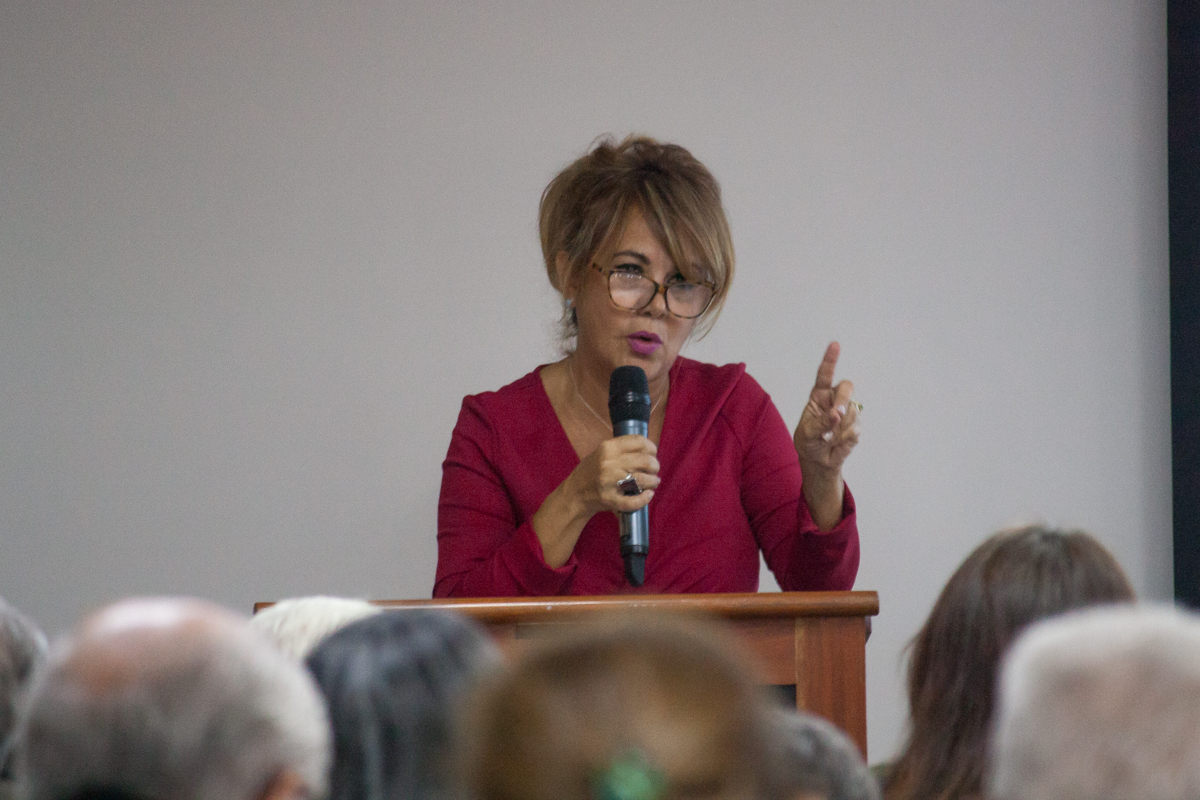 Oposición daría un “paso adelante” si convoca primarias con asistencia técnica del CNE, opina Eglée González