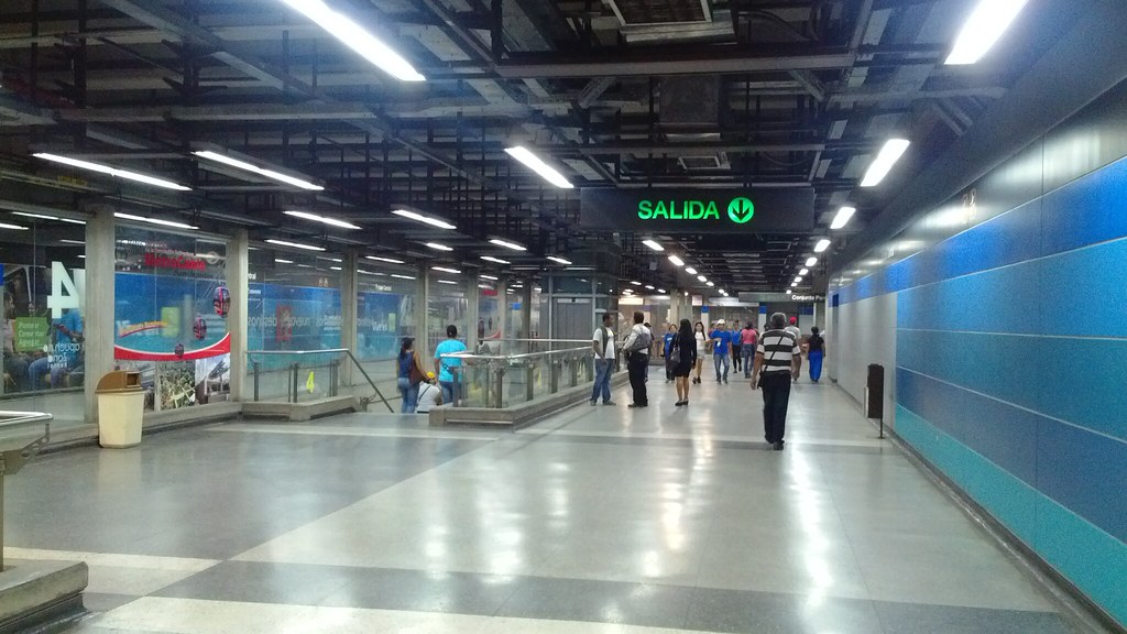 Con el uso de la GNB y PNB desalojan tren del Metro de Caracas en Parque Central #4Mar contener el COVID-19