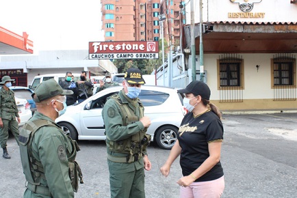 Gremios médicos denuncian que no despachan gasolina a personal de salud
