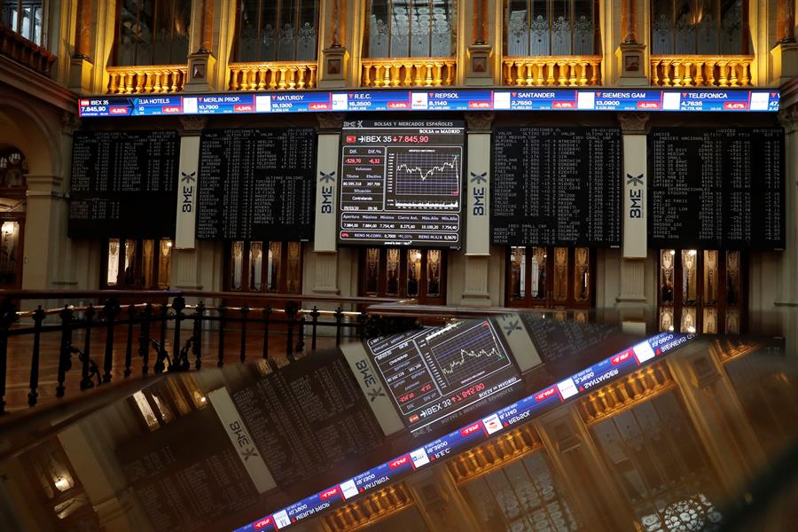 Bolsas europeas caen pese al rebote de Wall Street y del petróleo