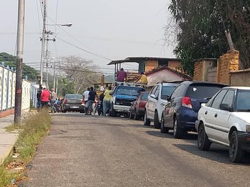 En el interior del país no hay suministro de gasolina para los transportistas