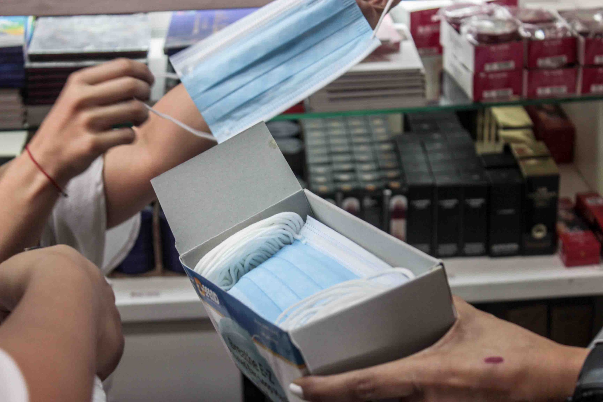 COVID-19 desata reventa y sobreprecio de insumos como mascarillas y antibacterial