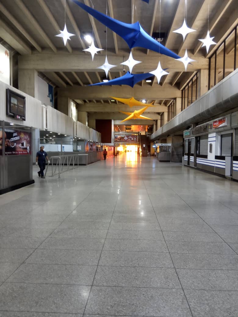 Solo vuelos humanitarios y de carga operan en Aeropuerto de Maiquetía